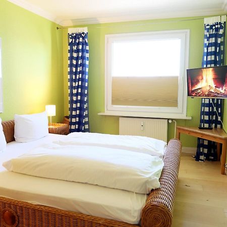 Geraeumiges 2-Zimmer-Appartement In Der 3. Etage Des Hauses. Вестерланд Екстериор снимка